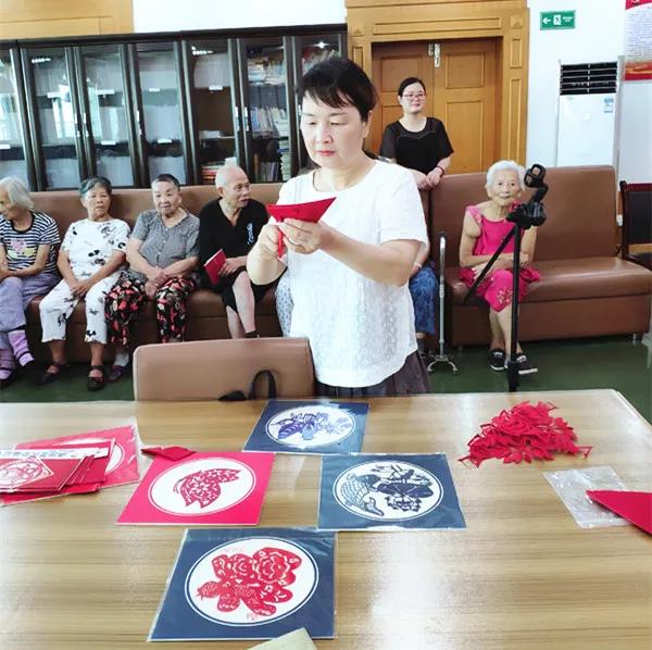  海福祥老年大學(xué)開課啦！銀發(fā)學(xué)子樂滿堂|海福祥養(yǎng)老護(hù)理連鎖